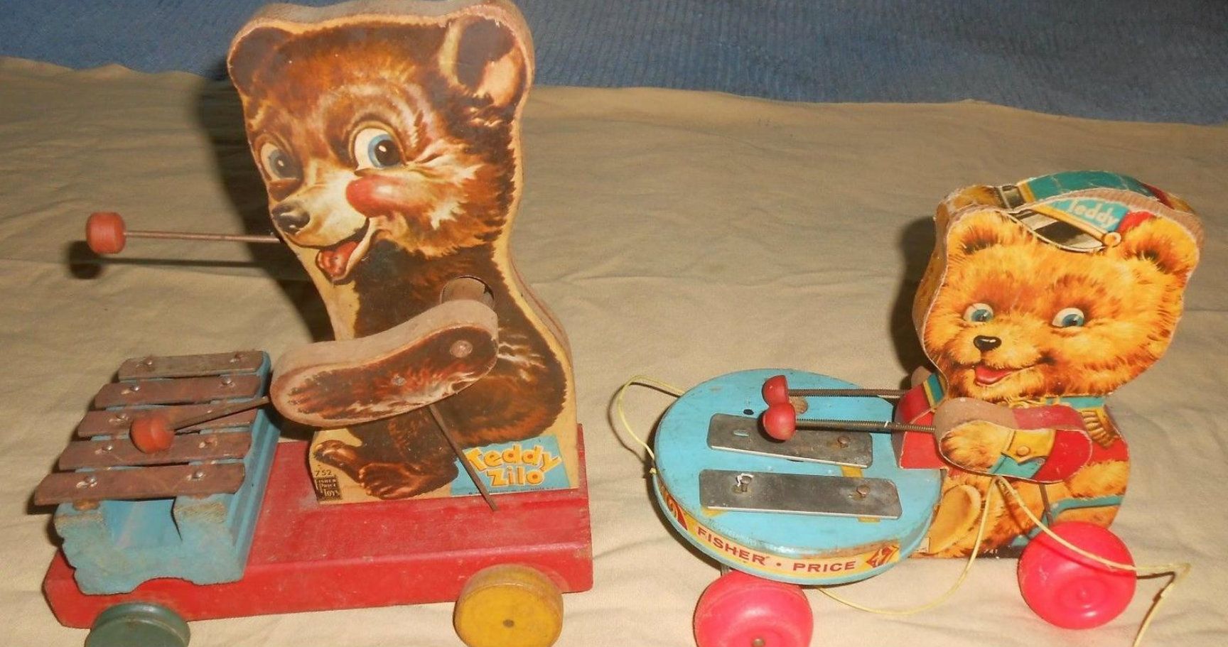 Fisher Price Little People Vintage Wood Round Lacing Dog with Rivet Rare 