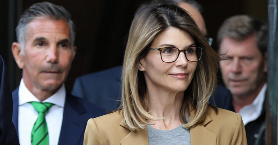 Lawyers For Lori Loughlin Files Motion to Dismiss Her College(00)