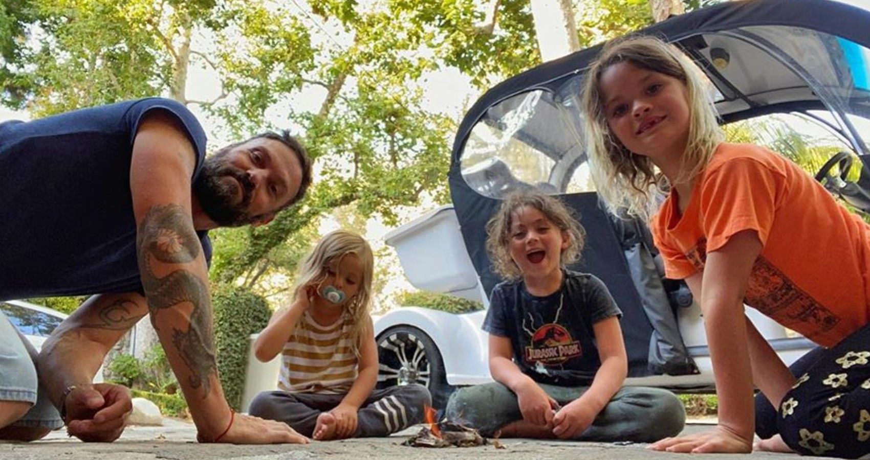 Brian Austin Green Defends Sons Long Hair(00)