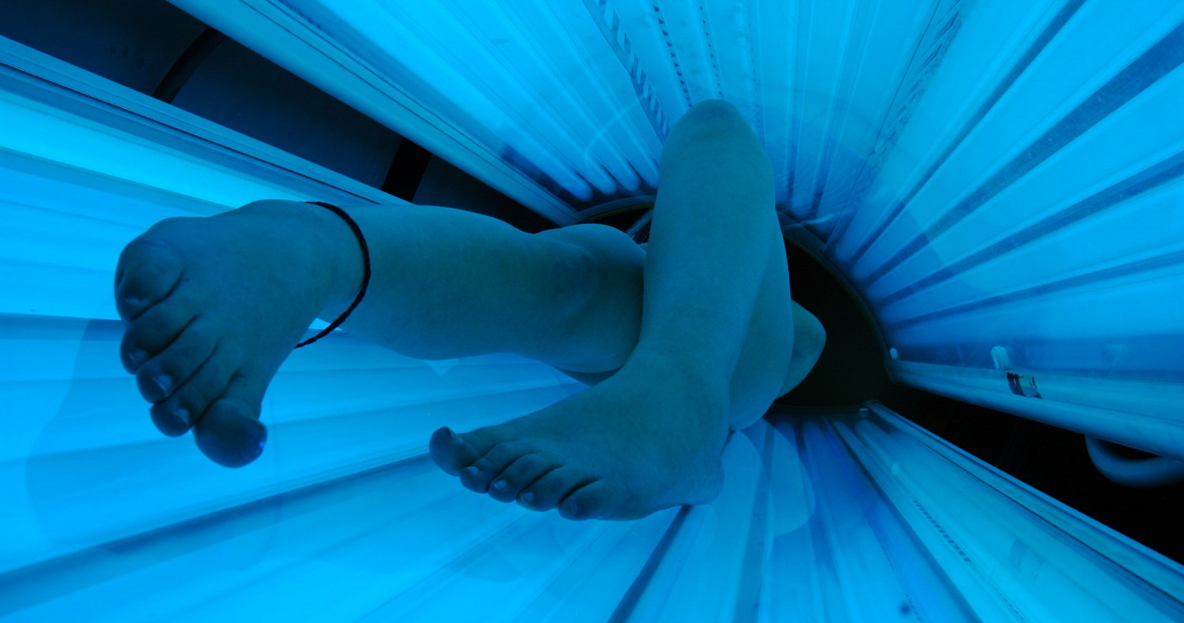X Risks Teens Face When Using A Tanning Bed